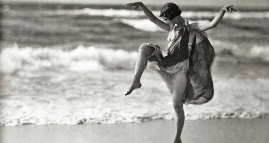 Isadora Duncan danzare a piedi nudi